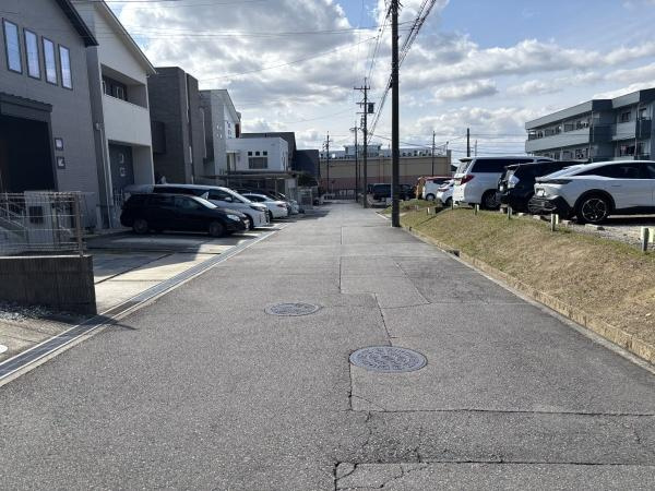 岡崎市上地３丁目・中古戸建の前面道路含む現地写真|前面道路です。