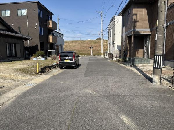 岡崎市青木町・中古戸建の前面道路含む現地写真|前面道路です。