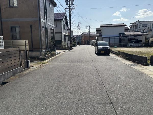 岡崎市青木町・中古戸建の前面道路含む現地写真|前面道路です。