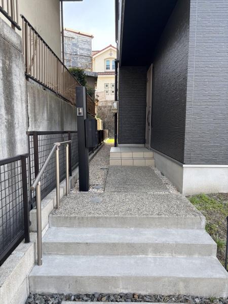 岡崎市伊賀町字５丁目の中古一戸建の玄関|訪れる人を心地よく迎え入れます。
