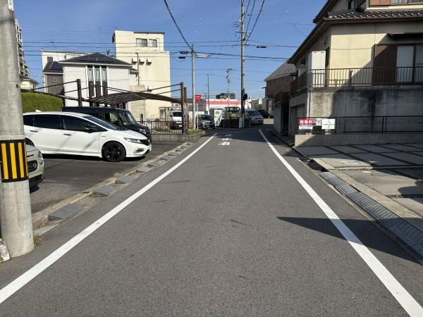 岡崎市伊賀町字５丁目の中古一戸建の前面道路含む現地写真|前面道路です。