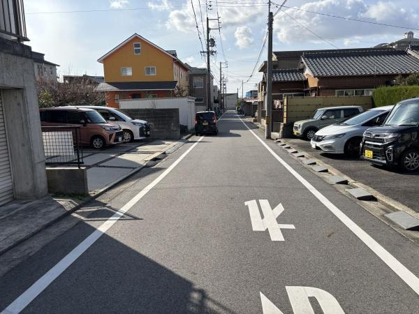 岡崎市伊賀町字５丁目の中古一戸建の前面道路含む現地写真|前面道路です。