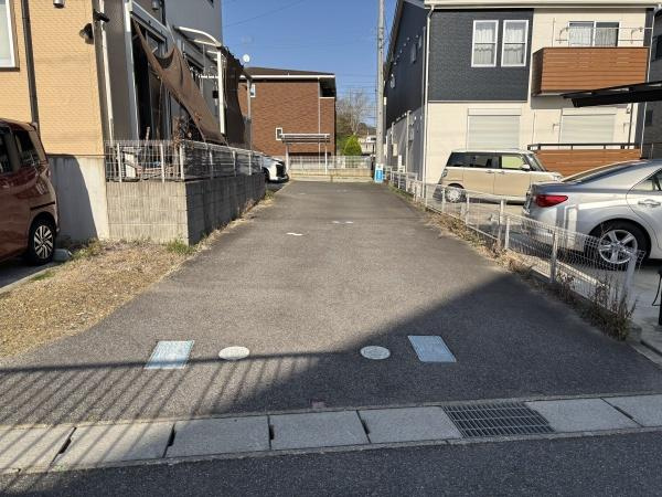 岡崎市稲熊町8丁目・中古戸建の前面道路含む現地写真|前面道路です。