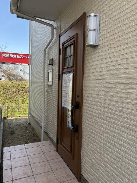 岡崎市稲熊町8丁目・中古戸建の玄関|訪れる人を心地よく迎え入れます。