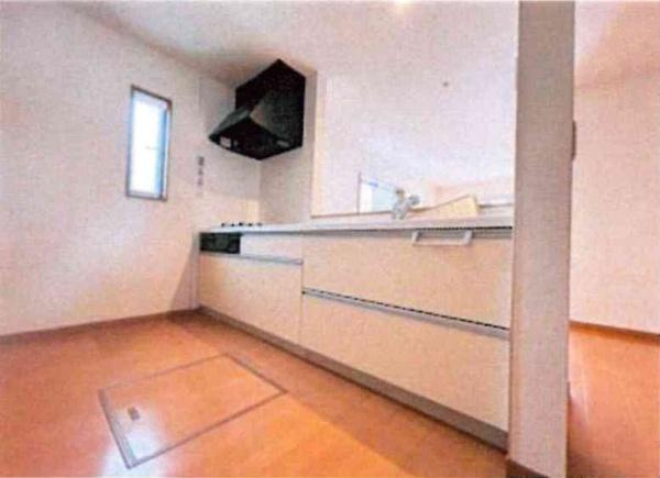岡崎市稲熊町8丁目・中古戸建のキッチン|お料理のスペースも十分に確保！