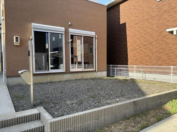岡崎市稲熊町8丁目・中古戸建の庭|ウッドデッキやBBQ。想像が膨らむお庭