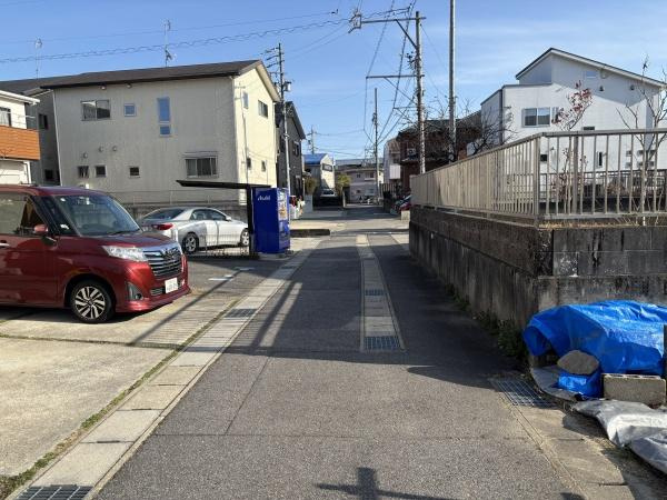 岡崎市稲熊町8丁目・中古戸建の前面道路含む現地写真|前面道路です。