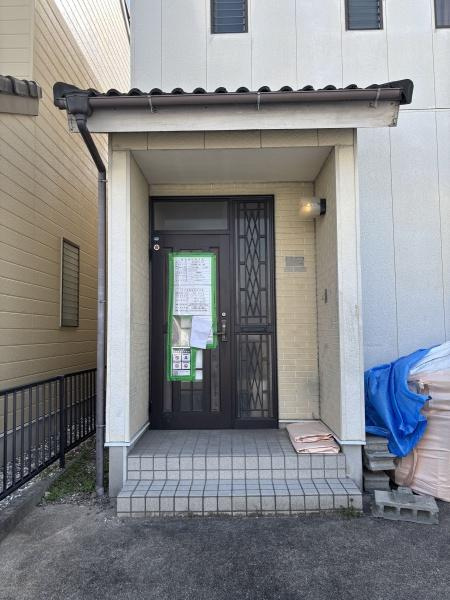 岡崎市大樹寺３丁目・中古戸建の玄関|訪れる人を心地よく迎え入れます。