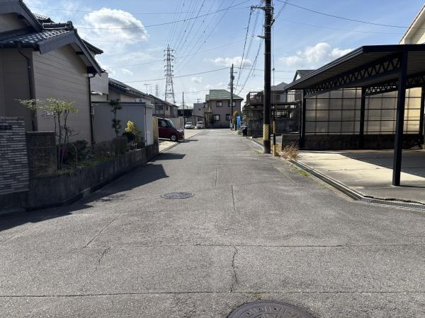 岡崎市中島西町・中古戸建の前面道路含む現地写真|前面道路です。