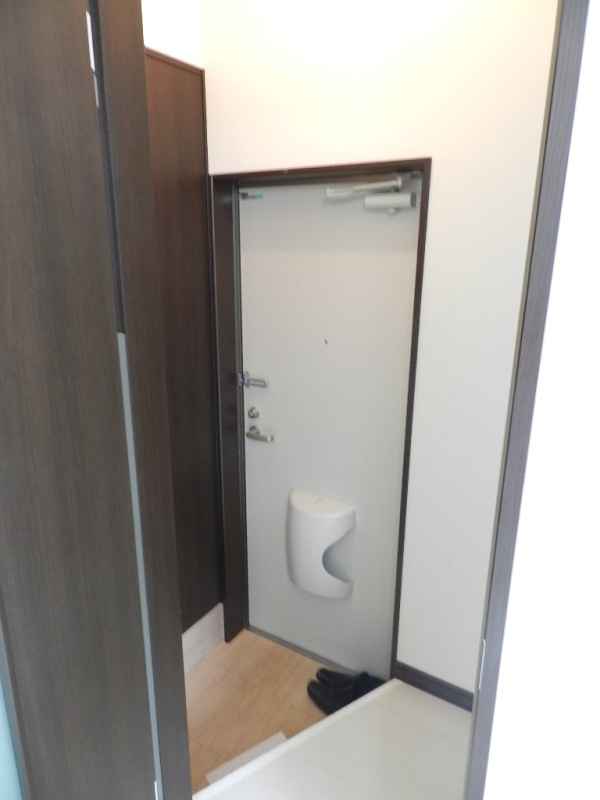 ラフィネ・コートの玄関