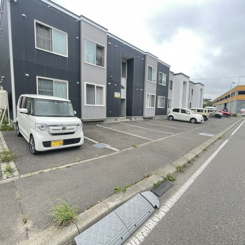 ラフィネ・コートの駐車場