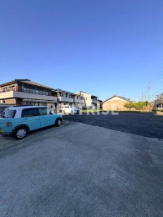 コーポエデンの駐車場
