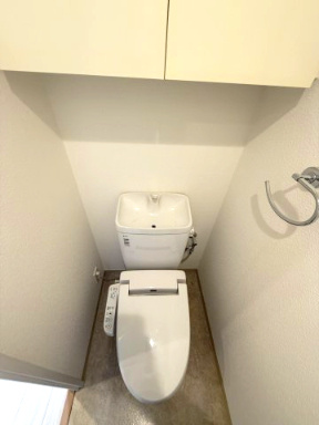 日神デュオステージ王子のトイレ|毎日使う場所だからこそ、使い勝手を考慮しました。白を基調に、飽きのこない空間は質感豊かな仕上がりとな