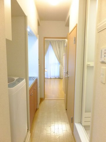 レオパレスアルス中央の玄関