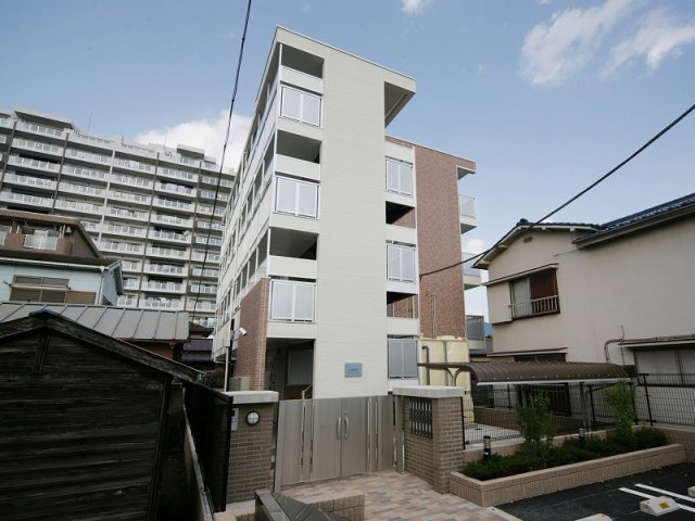 レオパレスアルス中央の外観