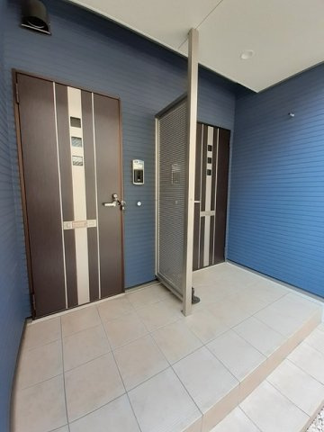 プラチナ　ブルーのエントランス