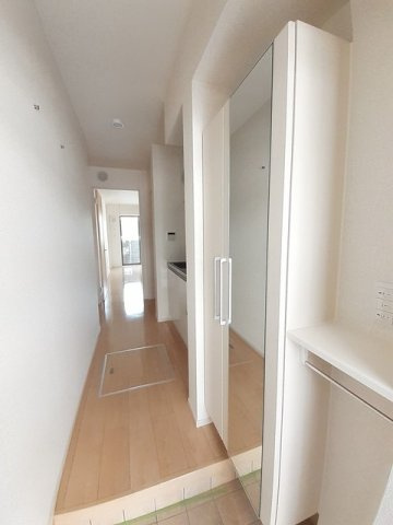 プラチナ　ブルーの玄関