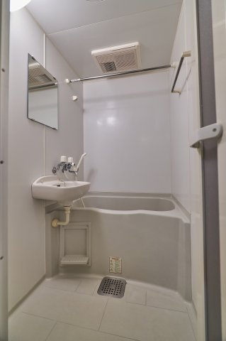 レオパレス川名駒方の浴室