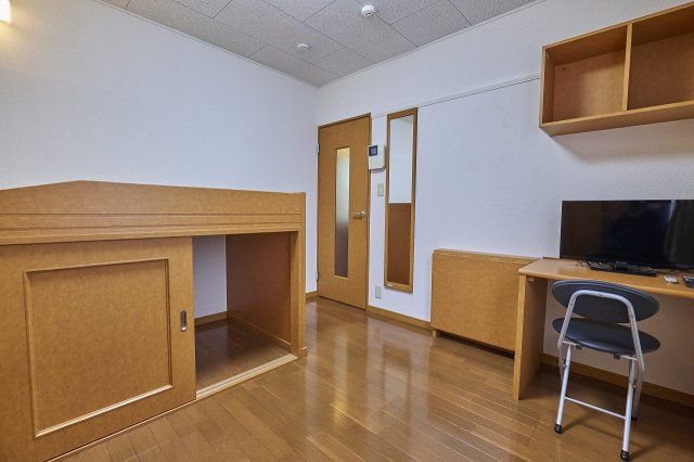 レオパレス川名駒方の居間・リビング