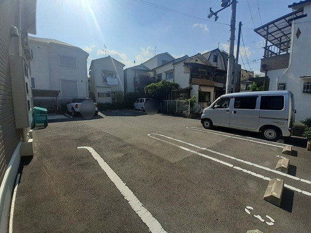 メゾン　セルバンの駐車場