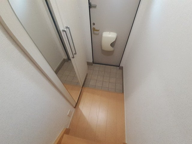 メゾン　セルバンの玄関