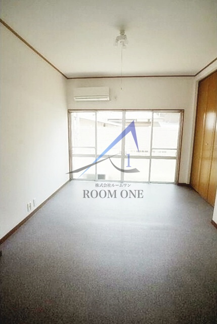 ヤヨイコーポの居間・リビング|洋室のお部屋です。