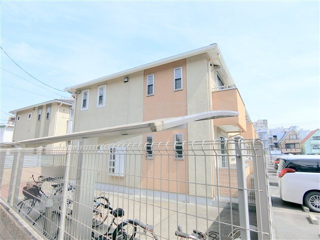 グリーンフォレストⅡの外観|2009年3月築　木造地上2階建て総戸数6戸
京浜急行本線雑色駅最寄りの東京都大田区南六郷2丁目