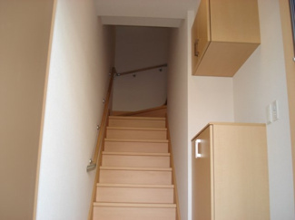 【玄関】 | チェリーヒルズ | 玄関～階段