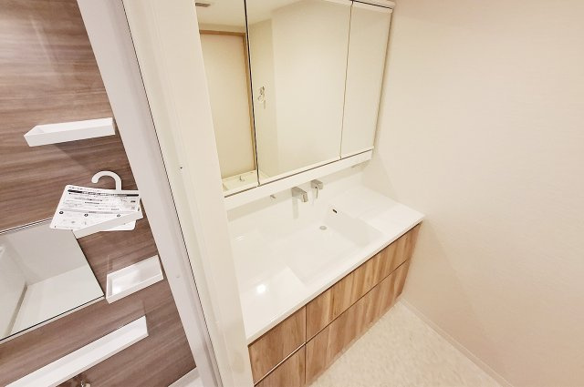 ヴューイスト泉ヶ丘の独立洗面台|洗面室：洗面化粧台を新調済み。