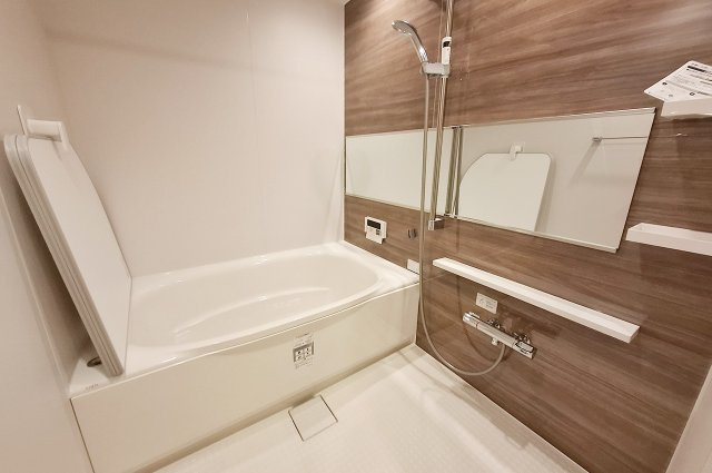 ヴューイスト泉ヶ丘の浴室|バスルーム：システムバス・浴室乾燥機を新調済み。