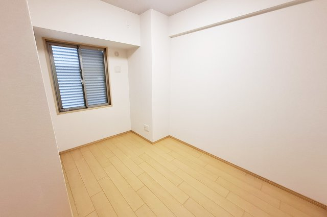 ヴューイスト泉ヶ丘の洋室|洋室2：クロスやフローリングを貼替えるなどリフォーム済み。