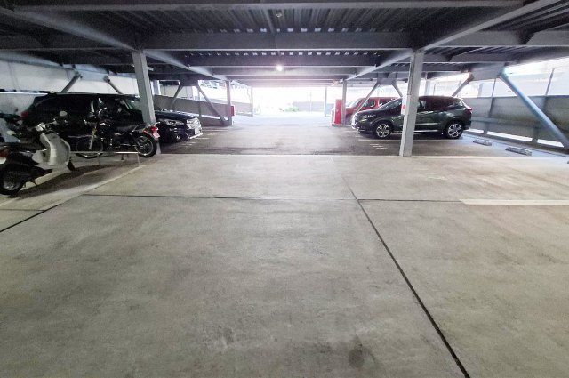 ヴューイスト泉ヶ丘の駐車場|駐車場