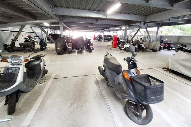 ヴューイスト泉ヶ丘の駐輪場|バイク置場