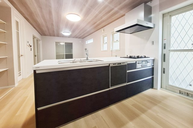 堺市南区美木多上のキッチン|キッチン：食洗機・浄水器付きのシステムキッチンを新調済み。