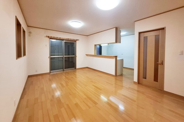 堺市中区深井中町の居間・リビング|LDK：約17帖の広々としたLDKです。