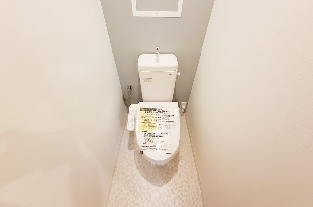 堺東グリーンハイツのトイレ|トイレ：便器・温水洗浄便座を新調済み。