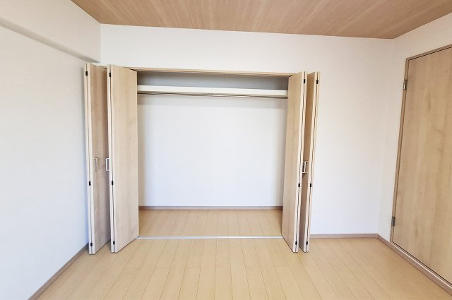 堺東グリーンハイツの収納|洋室1クローゼット：新調済み。