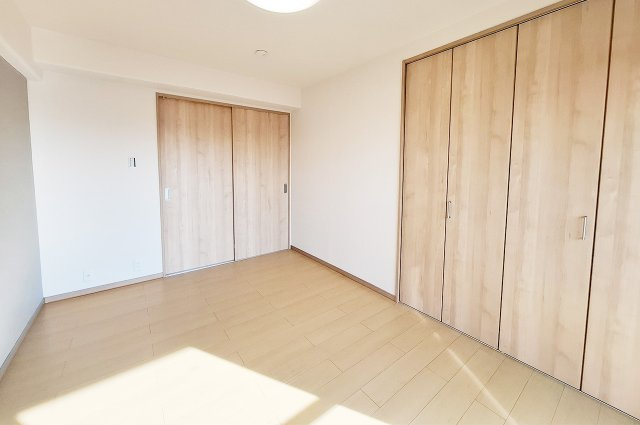 堺東グリーンハイツの洋室|洋室3：和室を洋室にリノベーションし、新しく生まれ変わりました。