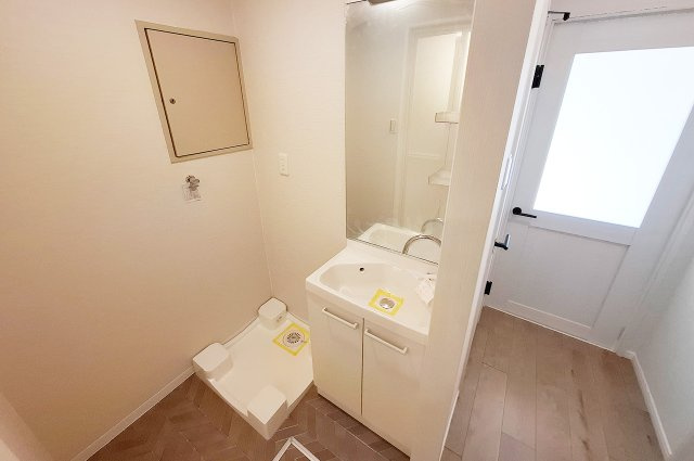 カルム堺B棟の独立洗面台|洗面室：洗面化粧台を新調済み。