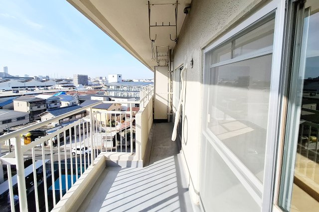 カルム堺B棟のバルコニー|バルコニー：6階建ての最上階＆南向きで日当たり良好です。