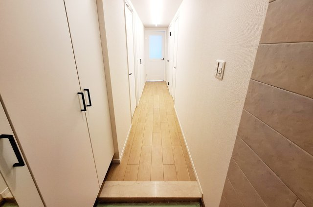 APAガーデンスプリングス鳳の玄関|廊下：フローリング貼替済み。