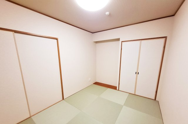 APAガーデンスプリングス鳳の和室|和室：仕切りを開ければリビングと一体利用も可能です。