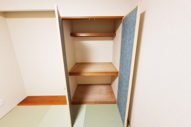 APAガーデンスプリングス鳳の収納|和室：床の間と押入収納付き。
