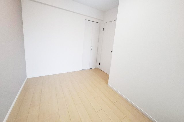 ディオ・フェルティ白鷺の子供部屋|リフォームで生まれ変わった約5帖の洋室2。新調したフローリングは清潔感があり気分があがります。