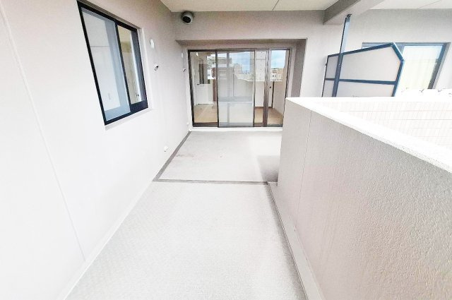 ディオ・フェルティ白鷺のバルコニー|バルコニーは奥行きがありアウトドアリビング感覚で。夕暮れ時には赤く染まる空が暮らしを彩ります。