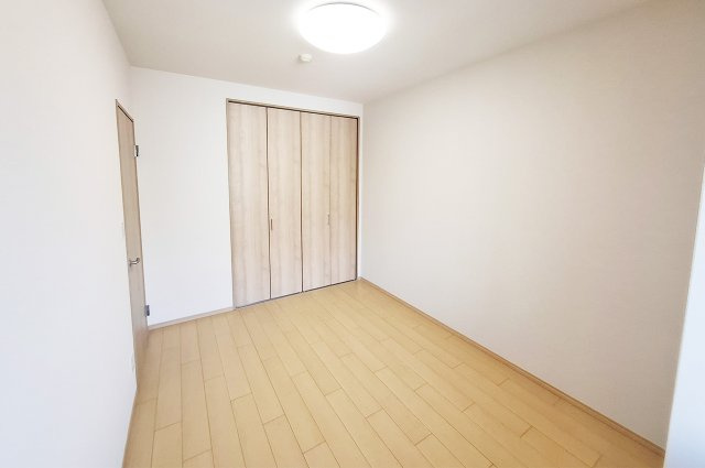 APAガーデンコート鳳西壱番館の寝室|洋室1：壁一部に淡いベージュのアクセントクロスを貼りました。