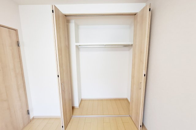 APAガーデンコート鳳西壱番館の収納|洋室1クローゼット：新調済み。