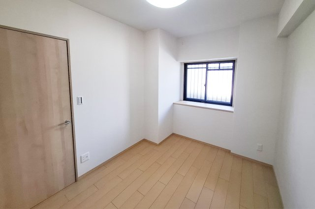 APAガーデンコート鳳西壱番館の洋室|洋室2：クロスやフローリングを貼替えるなどリフォーム済み。