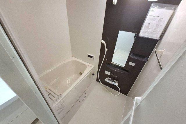 エバーグリーン金岡四号棟の浴室|ハウステックのシステムバスや、電気式の浴乾も新調。毎日快適にご利用いただけます。