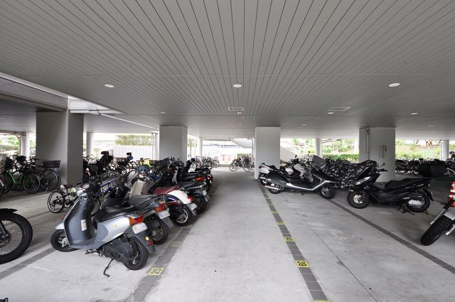 エバーグリーン金岡四号棟のその他共用部分|バイク置き場